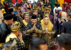 Kapolri-Terima-Anugerah-Adat-Ingatan-Budi-dari-LAM-Riau:-Simbol-Kehormatan,-Amanah-Moral,-dan-Komitmen-Kebangsaan