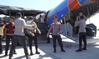 Bantuan-Kapolri-Tiba-di-Labuan-Bajo,-Logistik-Disiapkan-untuk-Warga-Terdampak-Gempa-Flores