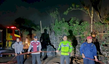 Polsek-Krian-Respon-Laporan-Warga-Adanya-Kebakaran-Rumput-Liar-di-Lahan-Kosong-Watugolong