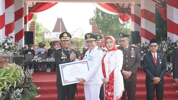 Dirgahayu-RI-ke-81,-Polresta-Sidoarjo-Raih-Penghargaan-Bupati-atas-Peningkatan-Layanan-Perempuan-dan-Anak