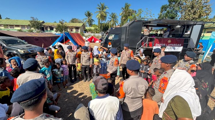 Pulihkan Semangat Pengungsi, Brimob Gelar Trauma Healing dan Pelayanan Kesehatan